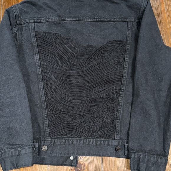 Levi Strauss WellThread Trucker Jacket with Breaking Wave Detail - Picture 4 of 11